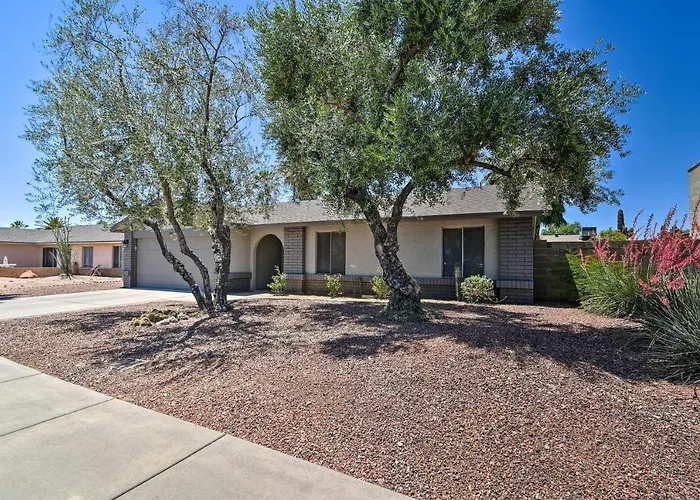 Pool & Putting Green: Scottsdale Family Escape Holiday home *