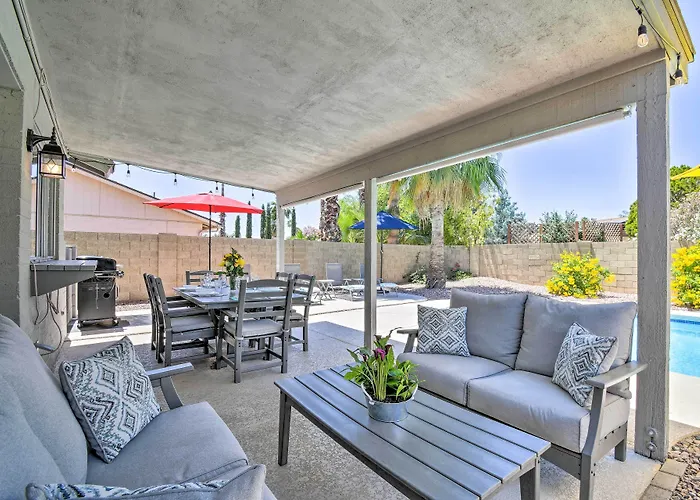 Pool & Putting Green: Scottsdale Family Escape Holiday home *