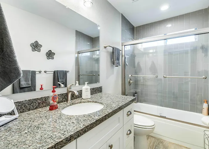 Pool & Putting Green: Scottsdale Family Escape Holiday home *