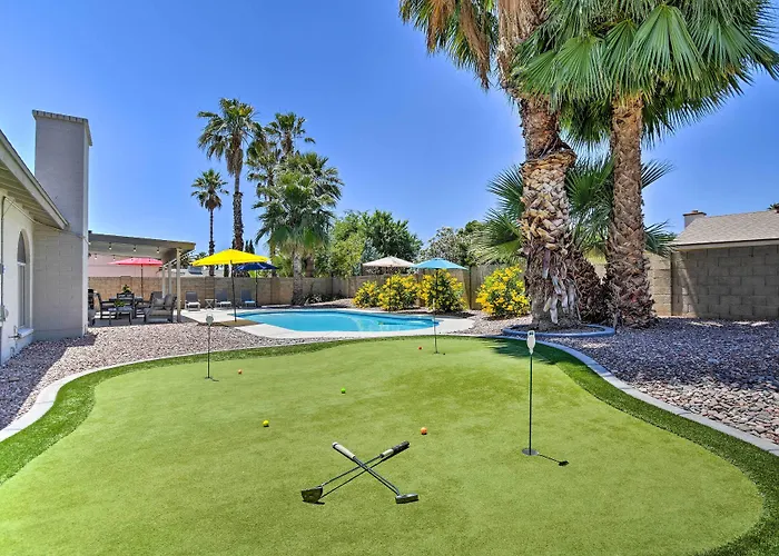 Pool & Putting Green: Scottsdale Family Escape Holiday home *