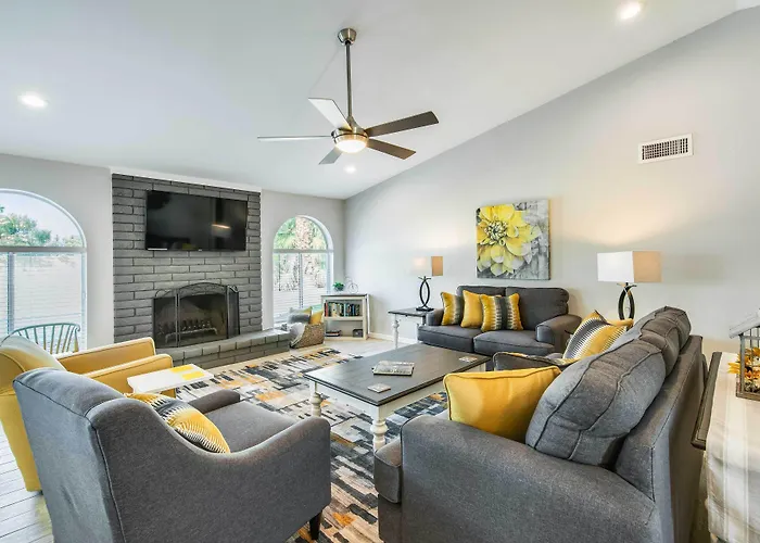 Pool & Putting Green: Scottsdale Family Escape Holiday home