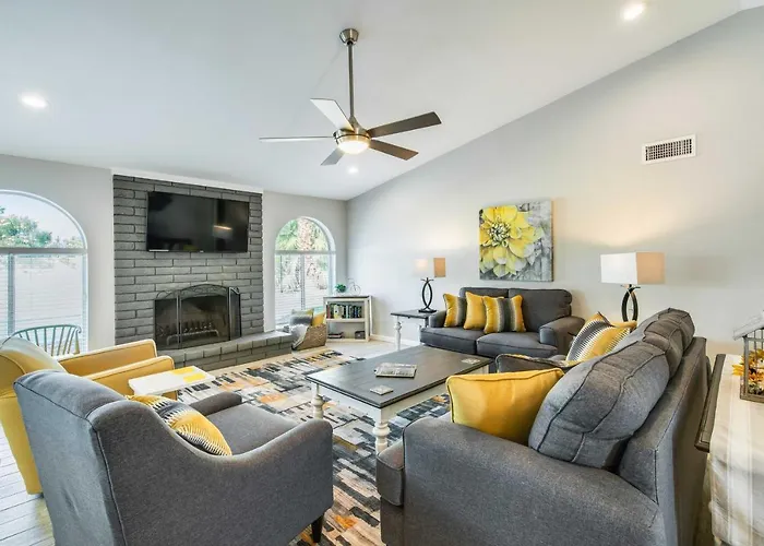 Pool & Putting Green: Scottsdale Family Escape Holiday home