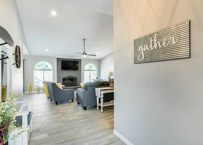Pool & Putting Green: Scottsdale Family Escape Holiday home *