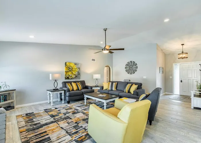 Pool & Putting Green: Scottsdale Family Escape Holiday home *